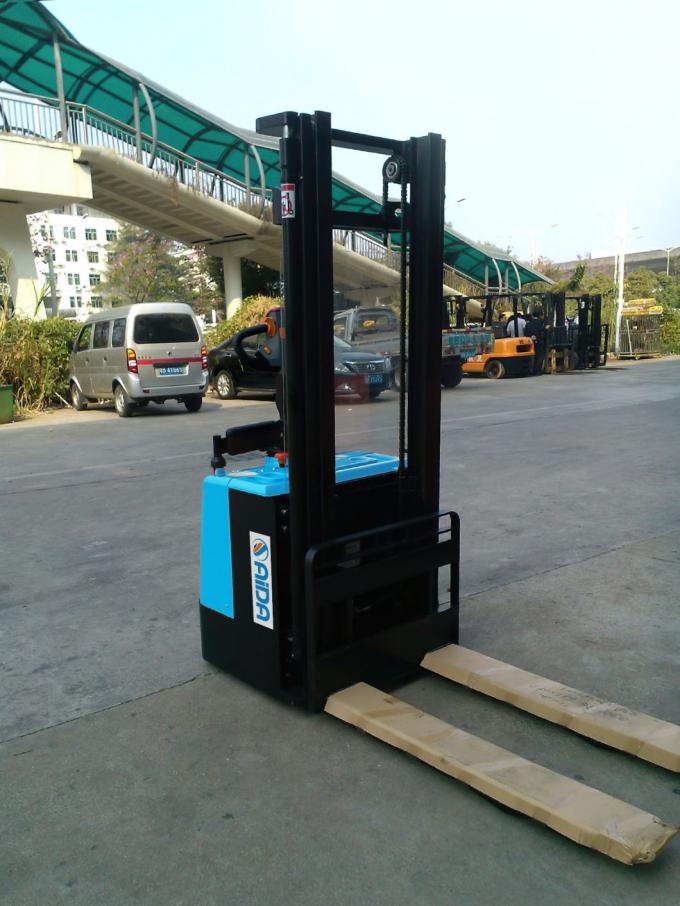 Stand On Electric Stacker Wynosnik widłowy elektryczny 1